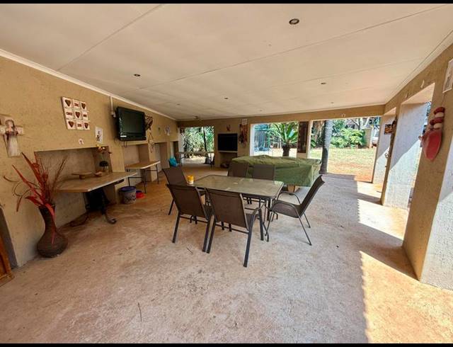 5 BEDROOM HOUSE FOR SALE IN ROOIHUISKRAAL